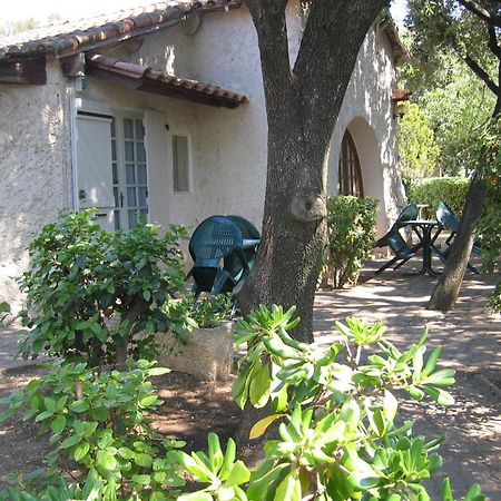 Hotel Le Petit Manoir Logis Les Angles  Exterior foto