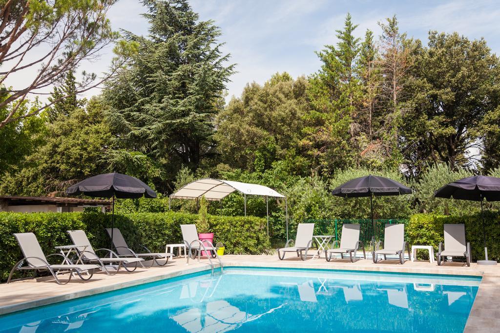 Hotel Le Petit Manoir Logis Les Angles  Exterior foto