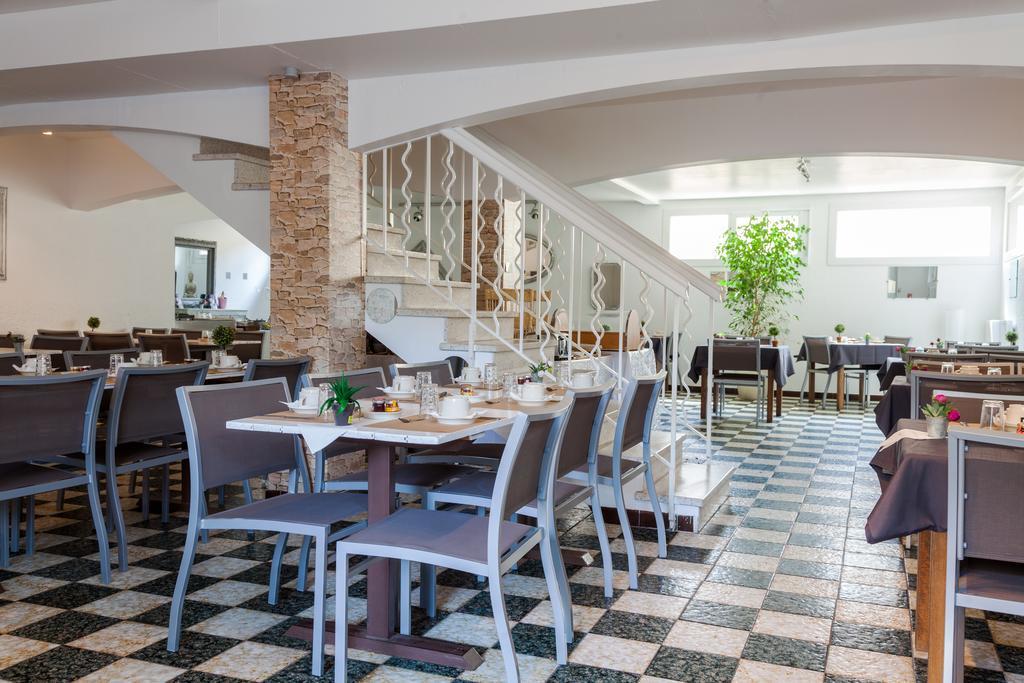 Hotel Le Petit Manoir Logis Les Angles  Exterior foto