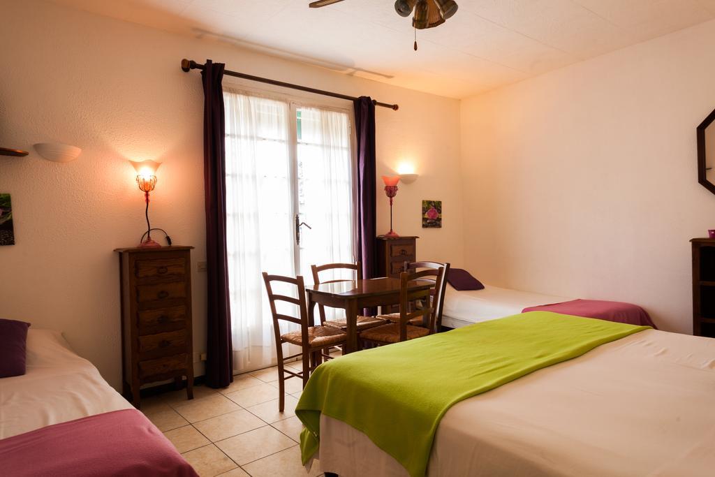 Hotel Le Petit Manoir Logis Les Angles  Exterior foto