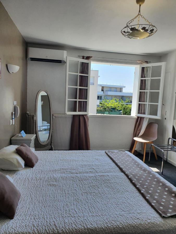 Hotel Le Petit Manoir Logis Les Angles  Exterior foto