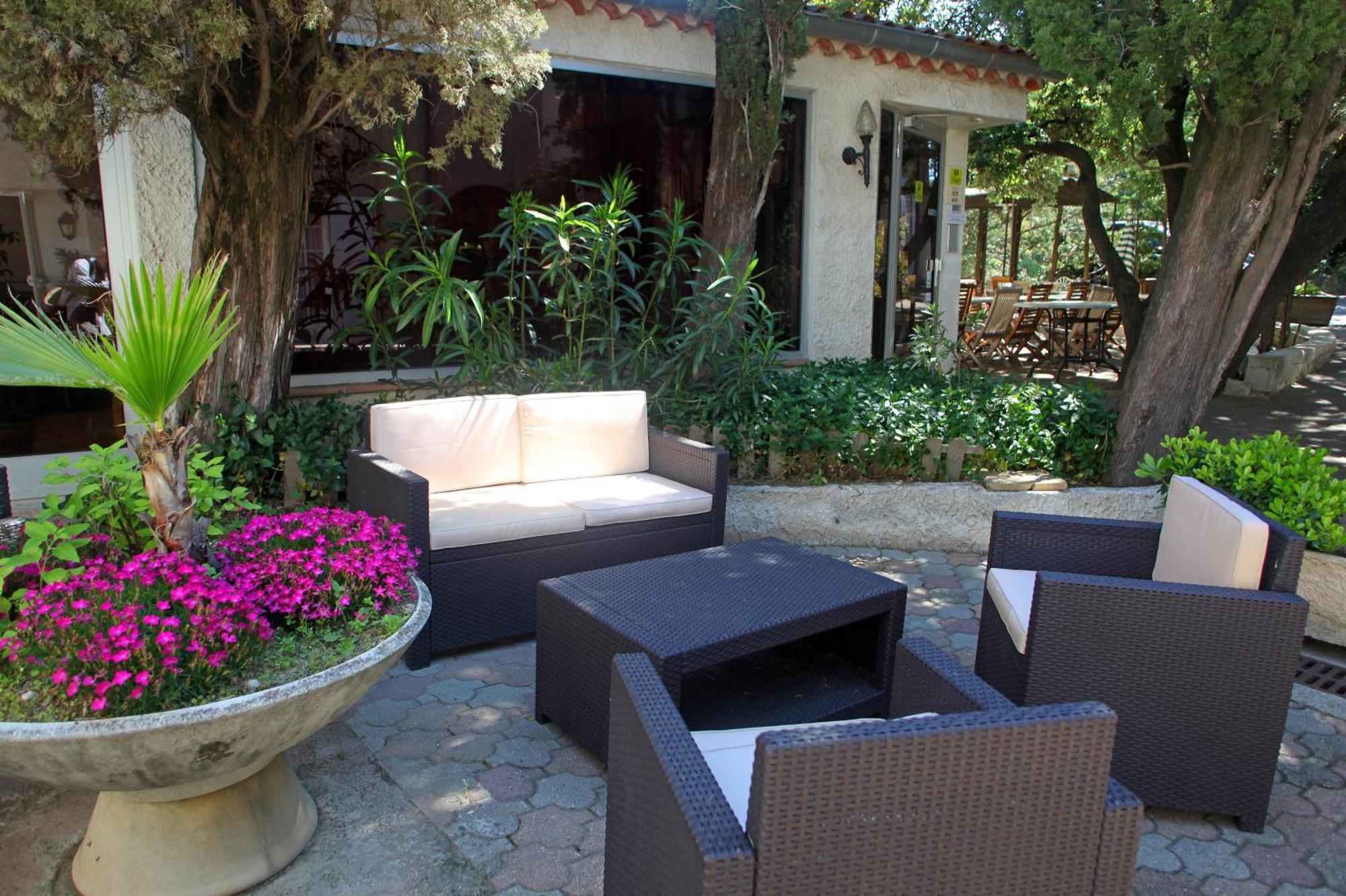 Hotel Le Petit Manoir Logis Les Angles  Exterior foto