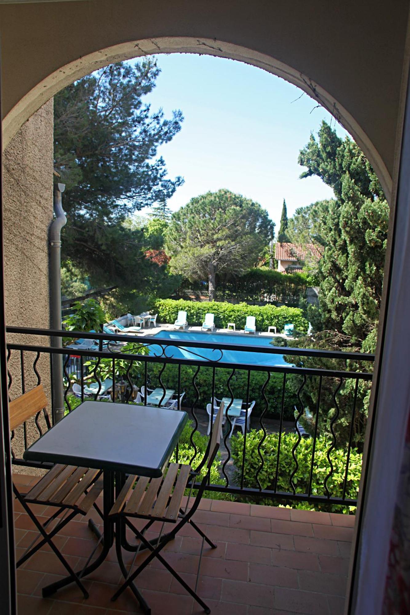 Hotel Le Petit Manoir Logis Les Angles  Exterior foto