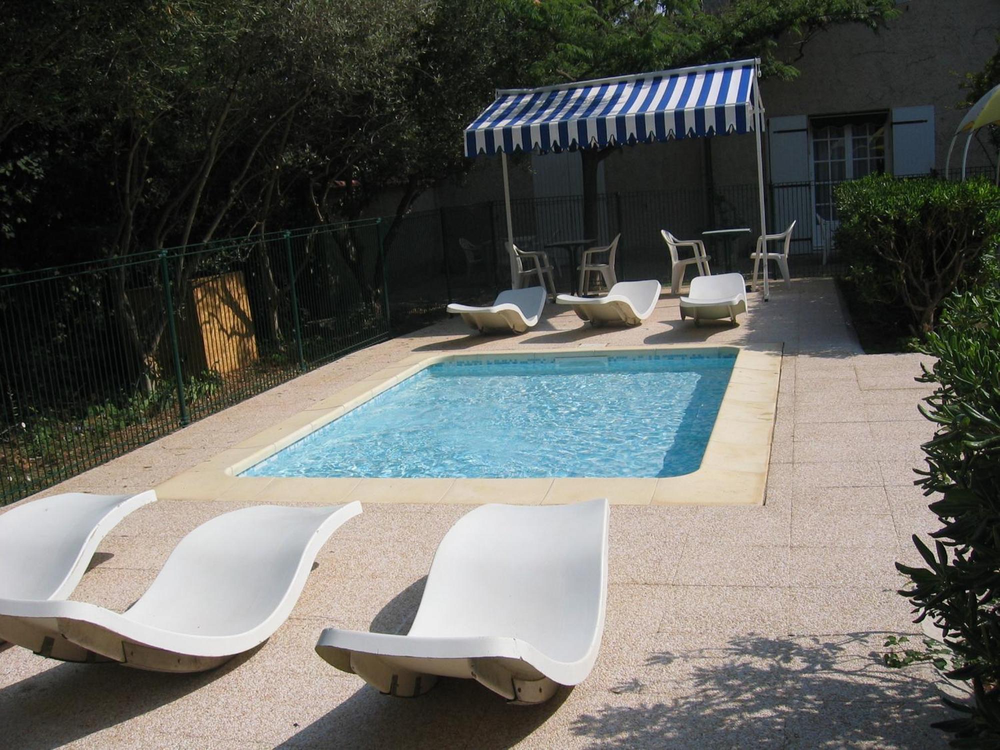 Hotel Le Petit Manoir Logis Les Angles  Exterior foto