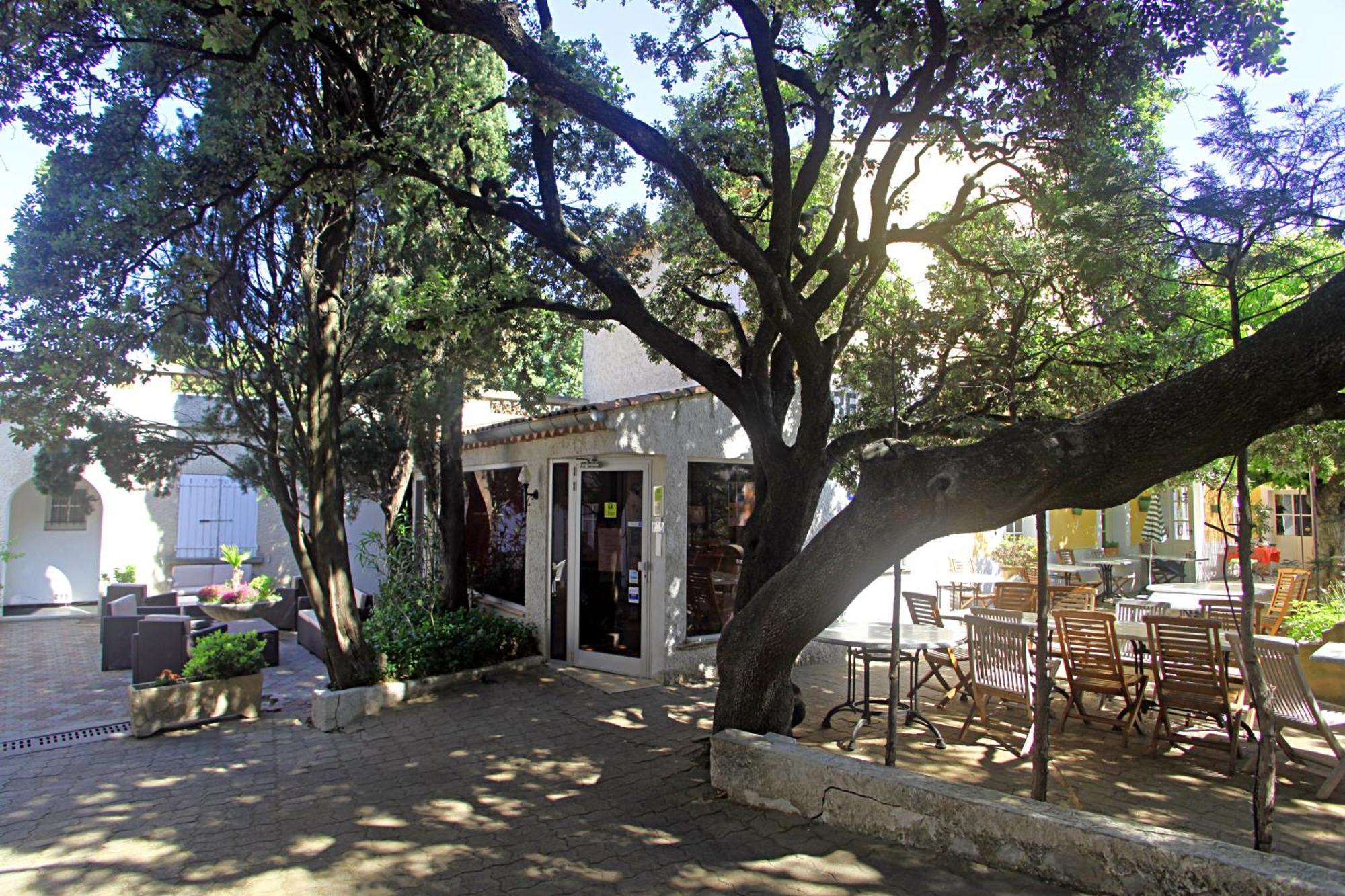 Hotel Le Petit Manoir Logis Les Angles  Exterior foto