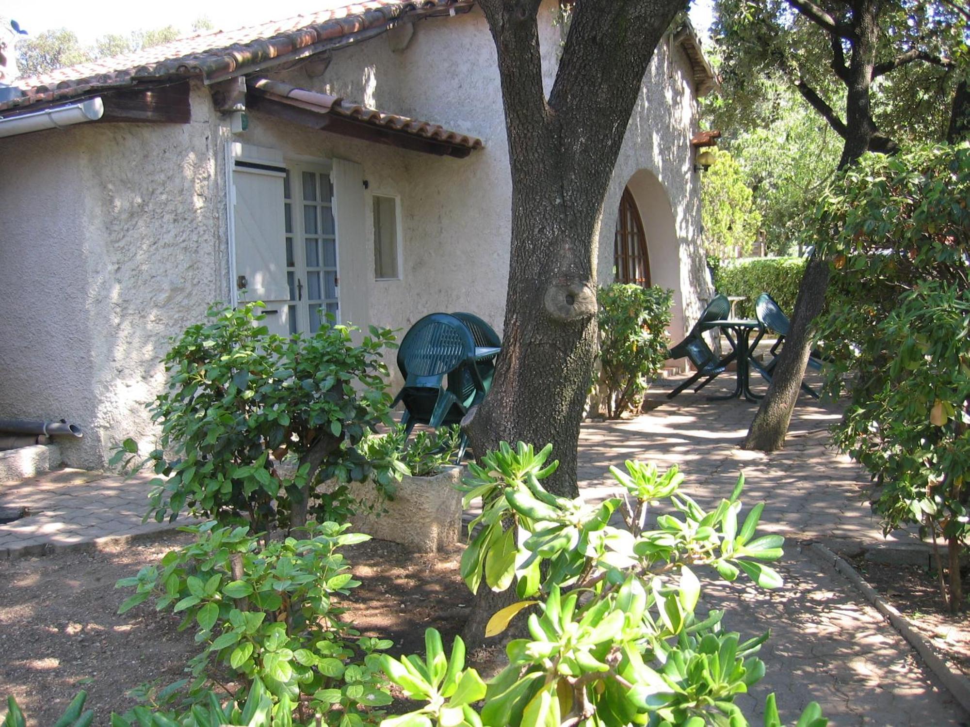 Hotel Le Petit Manoir Logis Les Angles  Exterior foto