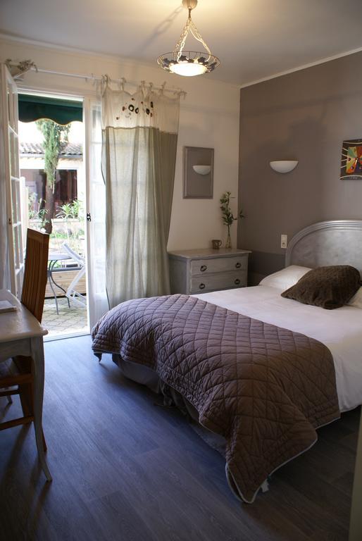 Hotel Le Petit Manoir Logis Les Angles  Exterior foto