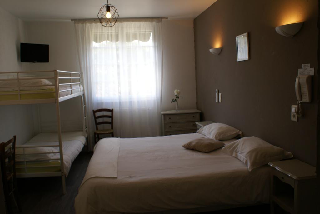 Hotel Le Petit Manoir Logis Les Angles  Exterior foto