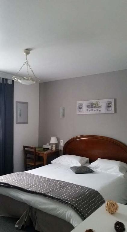 Hotel Le Petit Manoir Logis Les Angles  Exterior foto
