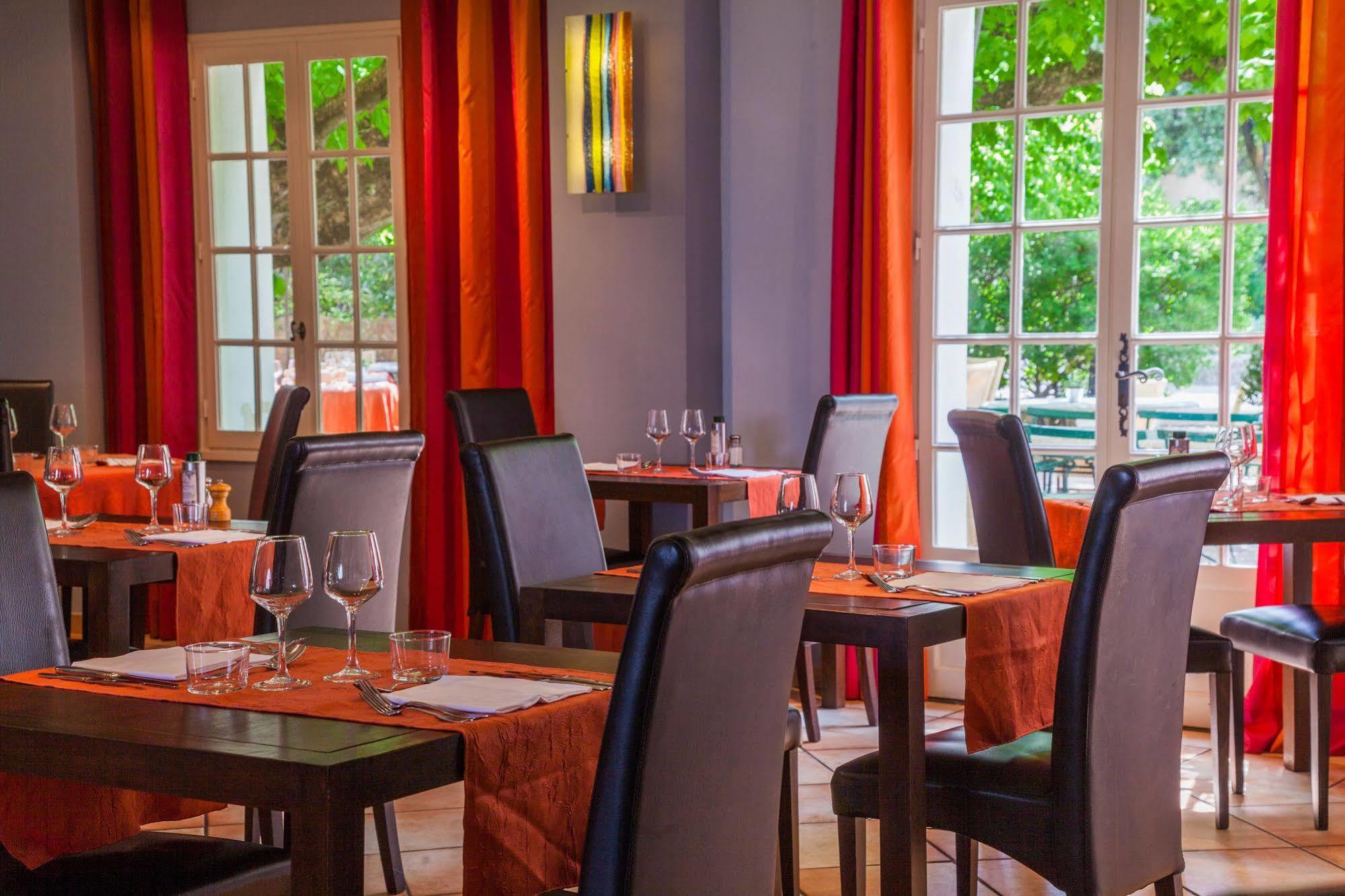 Hotel Le Petit Manoir Logis Les Angles  Exterior foto