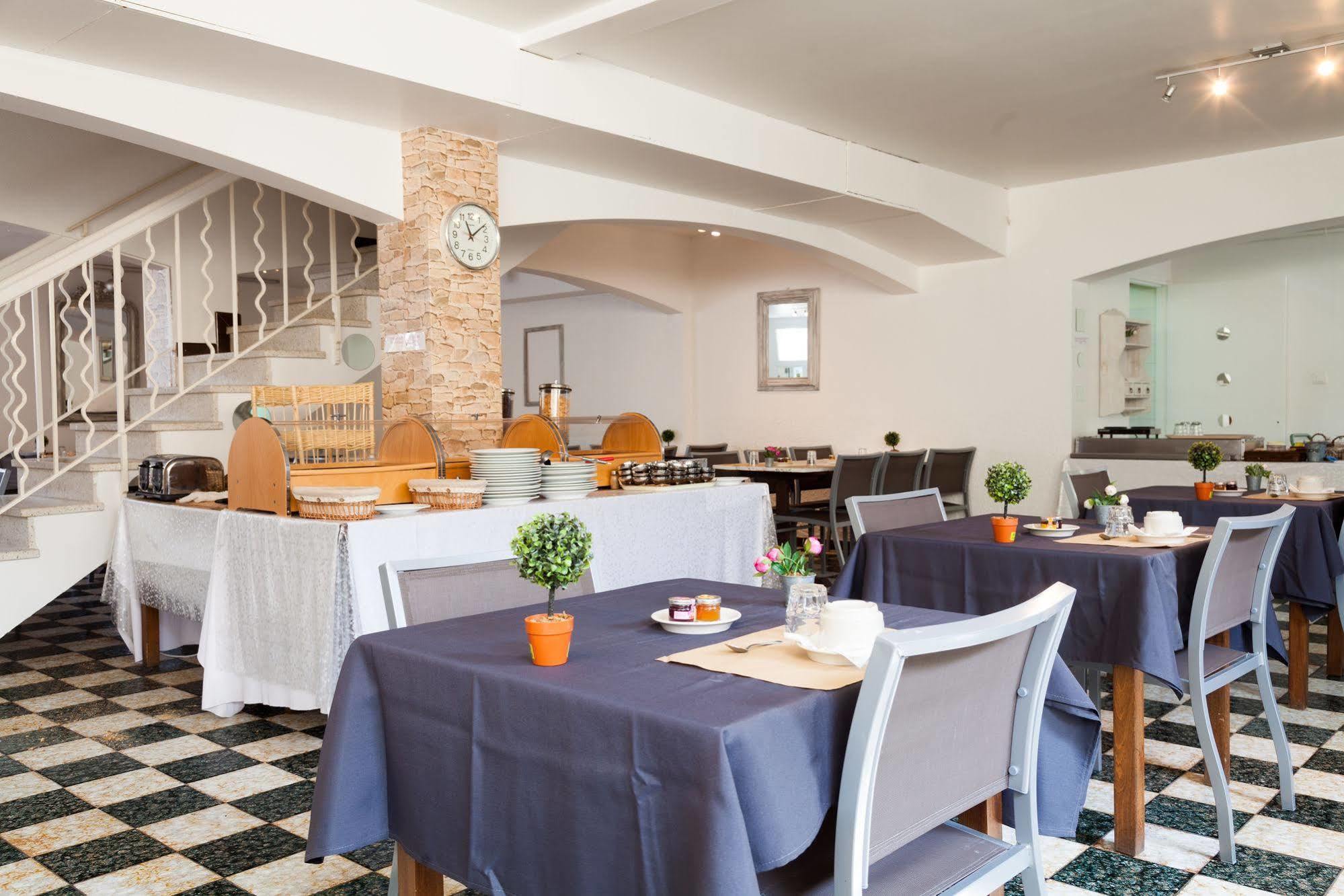 Hotel Le Petit Manoir Logis Les Angles  Exterior foto