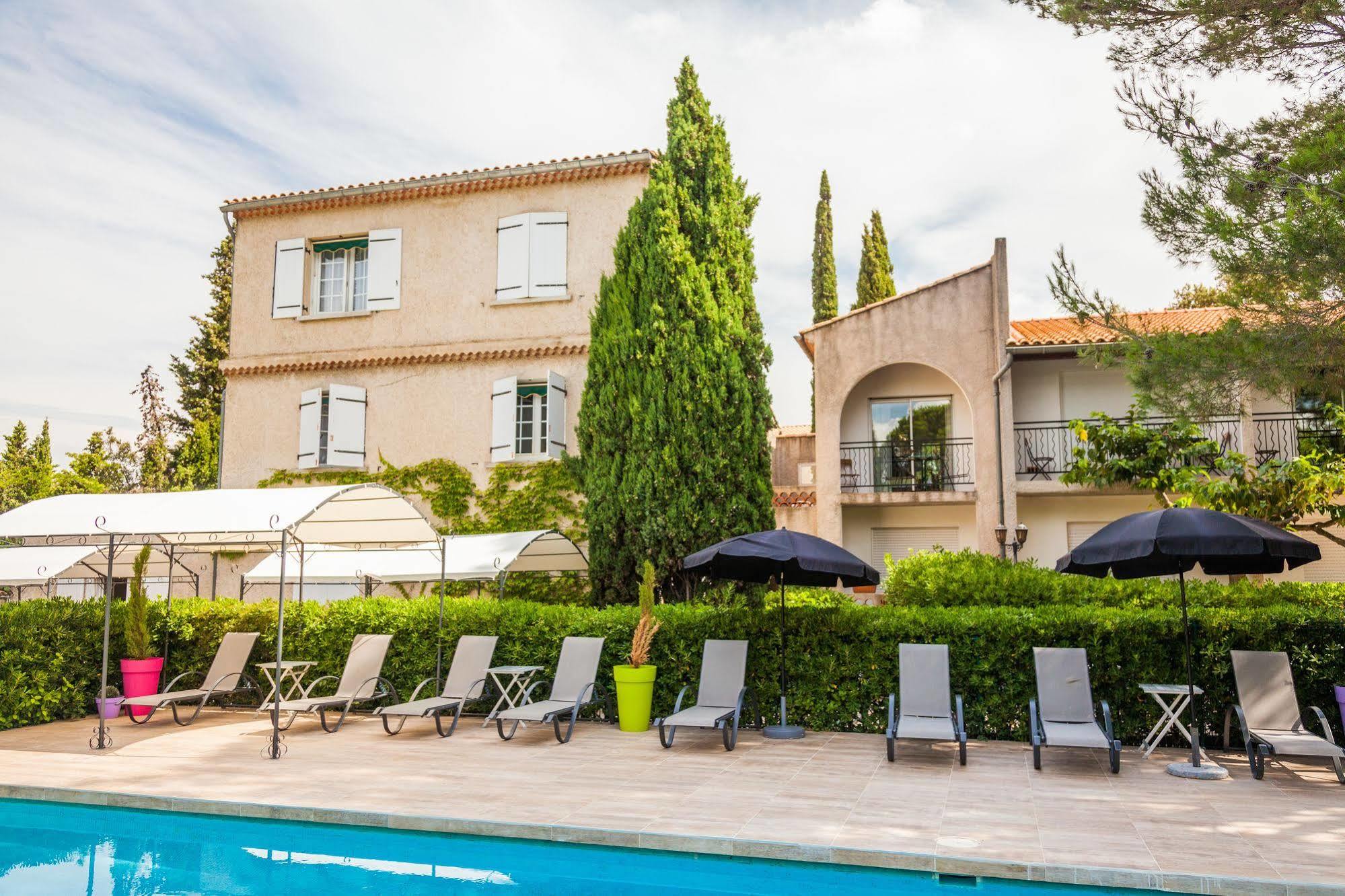 Hotel Le Petit Manoir Logis Les Angles  Exterior foto