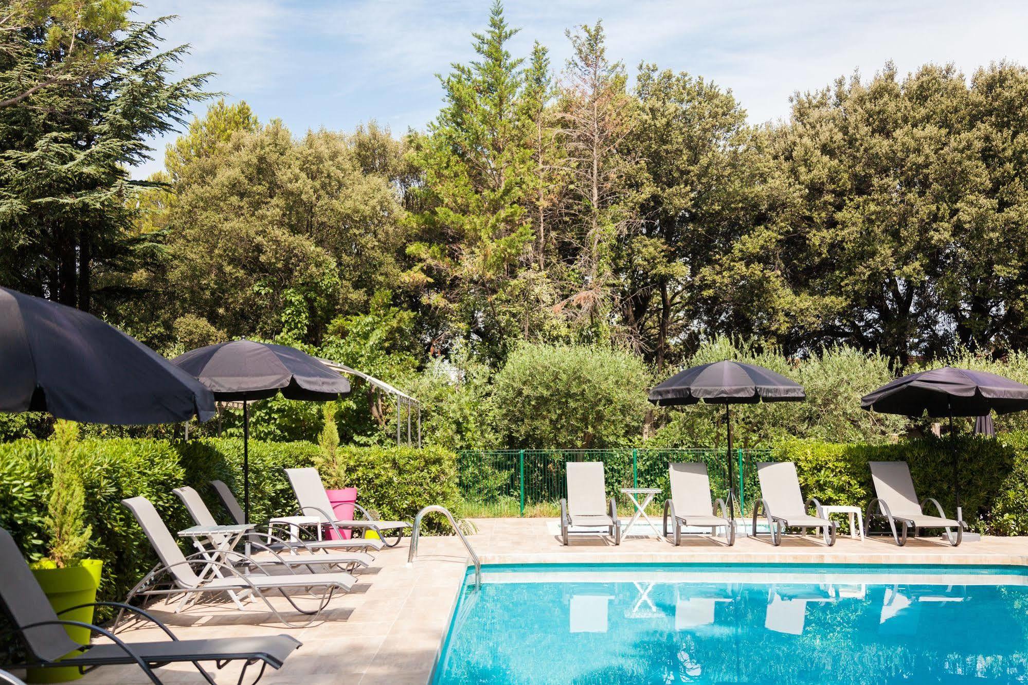 Hotel Le Petit Manoir Logis Les Angles  Exterior foto