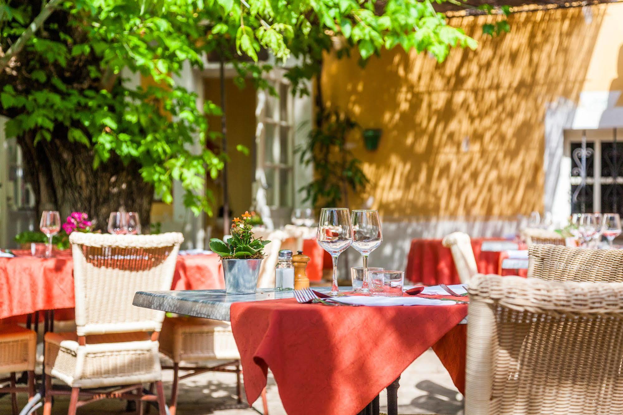 Hotel Le Petit Manoir Logis Les Angles  Exterior foto