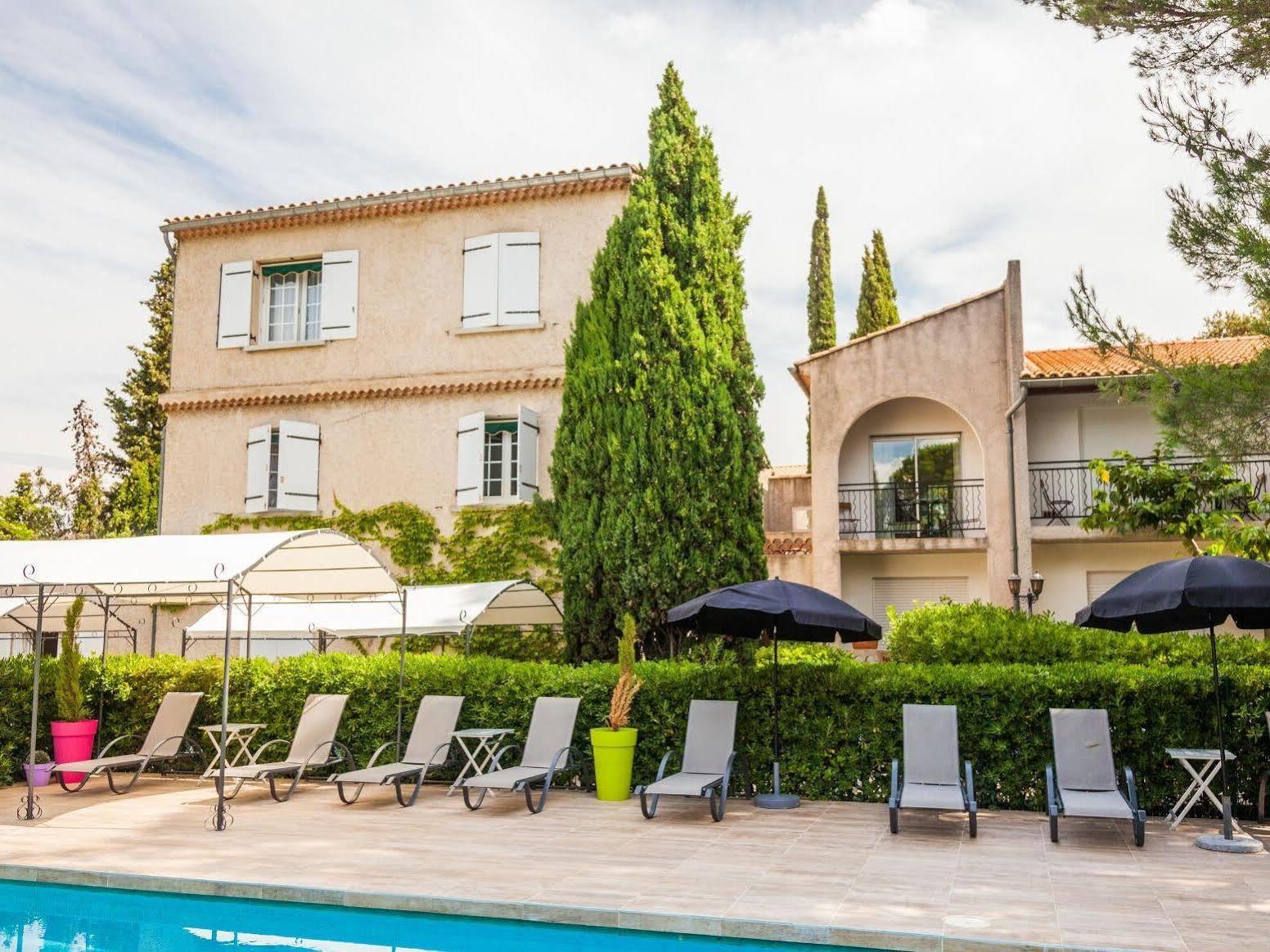 Hotel Le Petit Manoir Logis Les Angles  Exterior foto